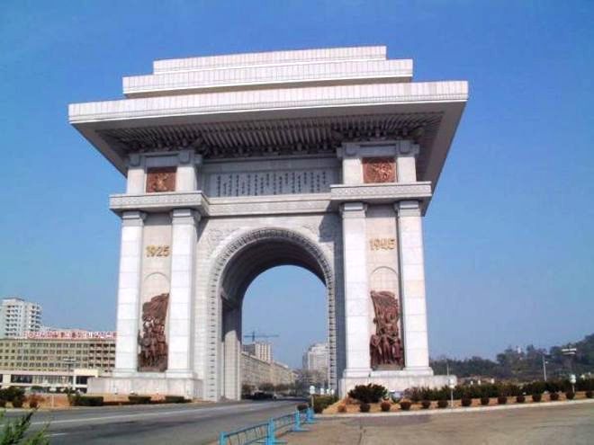 арка победы в Пхеньяне